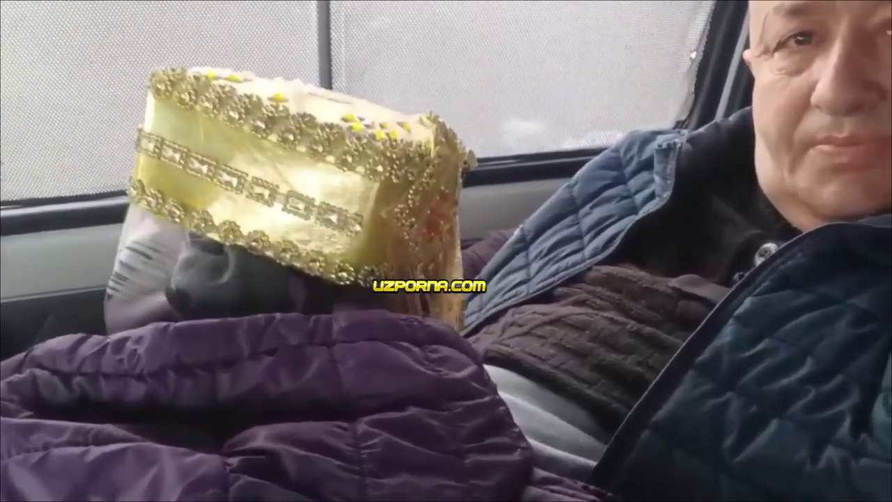 Katta yoshli otaxon Yosh qizni ogziga beryapti Damasni ichida